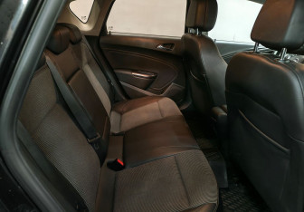 Подержанный автомобиль Opel Astra Hatchback 2011 года (13 фото)