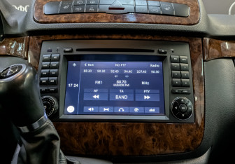 Подержанный автомобиль Mercedes-Benz Viano 2011 года (16 фото)