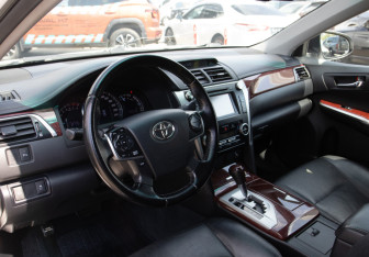 Подержанный автомобиль Toyota Camry Sedan 2014 года (10 фото)