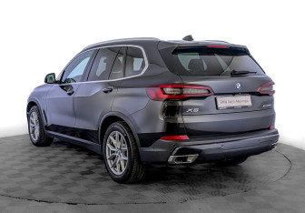 Подержанный автомобиль BMW X5 2020 года (7 фото)