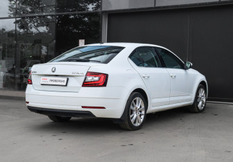 Подержанный автомобиль Skoda Octavia Liftback 2017 года (4 фото)