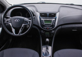 Подержанный автомобиль Hyundai Solaris Sedan 2012 года (13 фото)