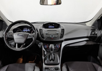 Подержанный автомобиль Ford Kuga 2017 года (14 фото)