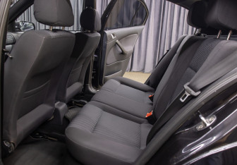 Подержанный автомобиль Skoda Octavia Liftback 2008 года (12 фото)