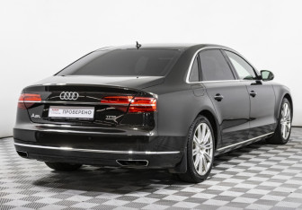 Подержанный автомобиль Audi A8 2014 года (5 фото)