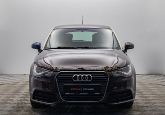 Подержанный автомобиль Audi A1 2011 года (8 фото)