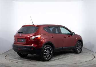 Подержанный автомобиль Nissan Qashqai 2010 года (5 фото)
