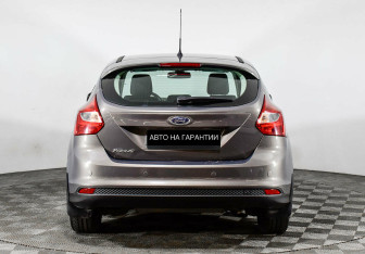 Подержанный автомобиль Ford Focus Hatchback 2014 года (6 фото)