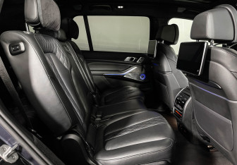 Подержанный автомобиль BMW X7 2020 года (14 фото)