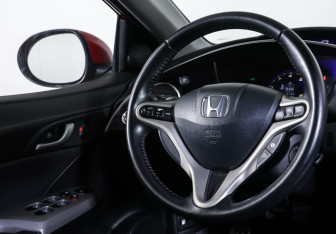 Подержанный автомобиль Honda Civic Hatchback 2008 года (13 фото)