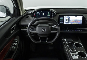 Подержанный автомобиль Changan UNI-S 2024 года (12 фото)