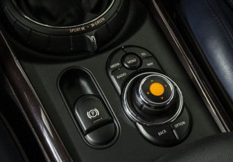 Подержанный автомобиль MINI Clubman Wagon 2016 года (19 фото)