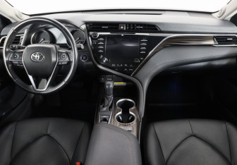 Подержанный автомобиль Toyota Camry Sedan 2018 года (12 фото)