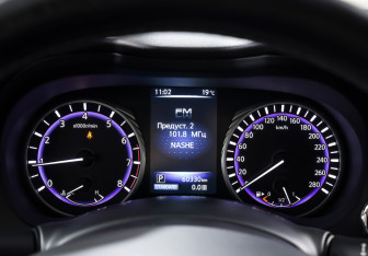 Подержанный автомобиль Infiniti Q50 2016 года (15 фото)