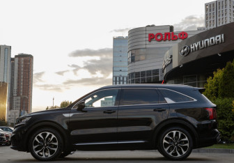 Подержанный автомобиль Kia Sorento 2022 года (6 фото)