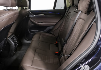 Подержанный автомобиль BMW X3 2020 года (14 фото)