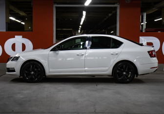 Подержанный автомобиль Skoda Octavia Liftback 2017 года (8 фото)