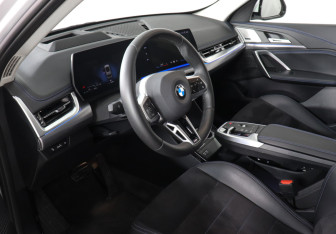 Подержанный автомобиль BMW X1 2024 года (12 фото)