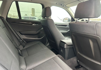 Подержанный автомобиль BMW X1 2012 года (9 фото)