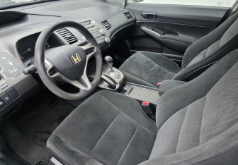 Подержанный автомобиль Honda Civic Sedan 2011 года (9 фото)