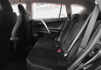 Подержанный автомобиль Toyota RAV4 2014 года (10 фото)