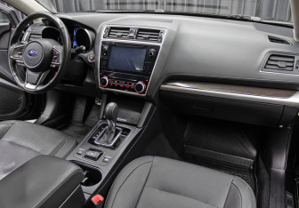 Подержанный автомобиль Subaru Legacy Sedan 2018 года (10 фото)