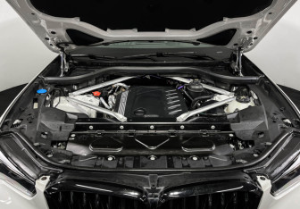 Подержанный автомобиль BMW X5 2021 года (9 фото)
