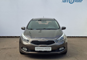 Подержанный автомобиль Kia Ceed Hatchback 2014 года (2 фото)