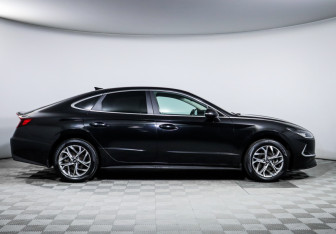 Подержанный автомобиль Hyundai Sonata 2020 года (4 фото)