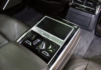 Подержанный автомобиль Audi A8 2018 года (19 фото)