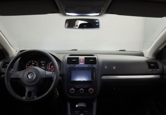 Подержанный автомобиль Volkswagen Jetta Sedan 2010 года (9 фото)