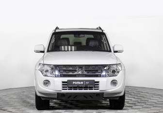 Подержанный автомобиль Mitsubishi Pajero 2011 года (2 фото)