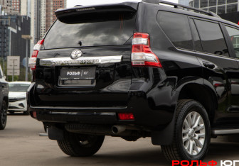 Подержанный автомобиль Toyota Land Cruiser Prado 2015 года (18 фото)