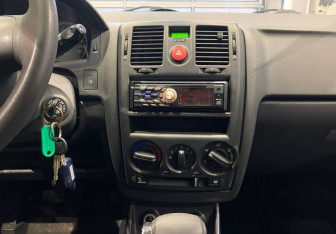 Подержанный автомобиль Hyundai Getz 2007 года (15 фото)