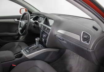 Подержанный автомобиль Audi A4 Sedan 2013 года (9 фото)