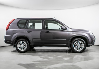 Подержанный автомобиль Nissan X-Trail 2013 года (4 фото)