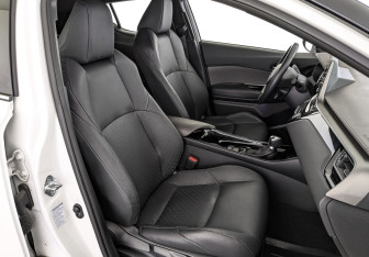 Подержанный автомобиль Toyota C-HR 2021 года (23 фото)