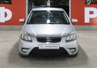 Подержанный автомобиль Kia Rio Hatchback 2011 года (2 фото)