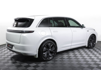 Подержанный автомобиль LiXiang L7 2024 года (5 фото)