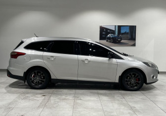 Подержанный автомобиль Ford Focus Wagon 2012 года (4 фото)