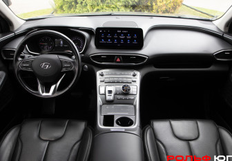 Подержанный автомобиль Hyundai Santa Fe 2020 года (11 фото)