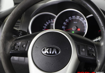 Подержанный автомобиль Kia Venga 2013 года (14 фото)