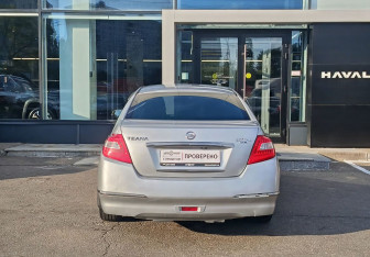 Подержанный автомобиль Nissan Teana 2011 года (6 фото)