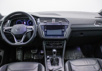 Подержанный автомобиль Volkswagen Tiguan 2021 года (13 фото)