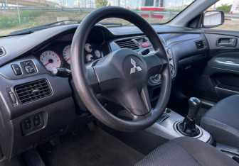 Подержанный автомобиль Mitsubishi Lancer Sedan 2007 года (13 фото)