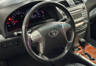 Подержанный автомобиль Toyota Camry Sedan 2009 года (12 фото)