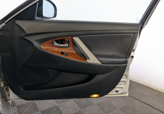 Подержанный автомобиль Toyota Camry Sedan 2011 года (25 фото)