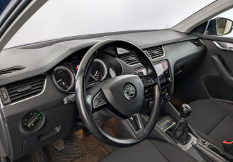 Подержанный автомобиль Skoda Octavia Liftback 2017 года (16 фото)
