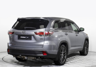 Подержанный автомобиль Toyota Highlander 2014 года (5 фото)