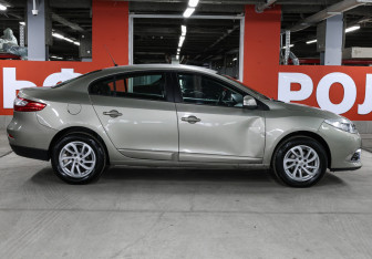 Подержанный автомобиль Renault Fluence 2014 года (4 фото)